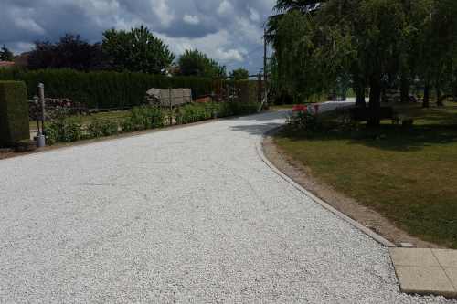 Allée et parking